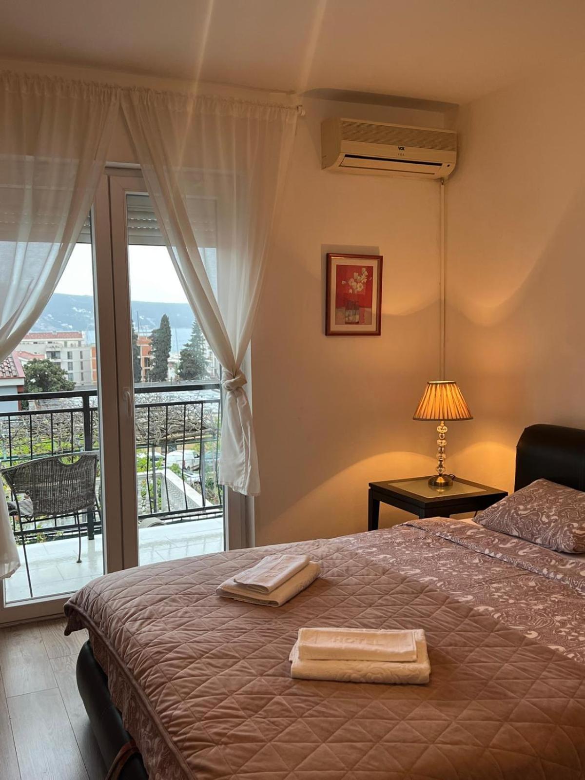 Apartments Lena Herceg Novi Bagian luar foto